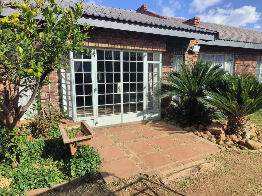 3 Bedroom Property for Sale in Kannoniers Park North West